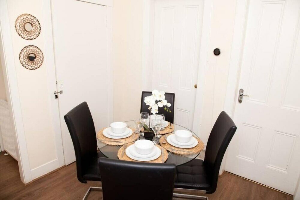 Фото Snug - Logie Baird Apartment