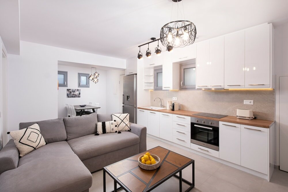 Фото Semi Basement Apartment