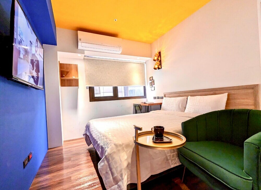 Фото Journey Town Inn