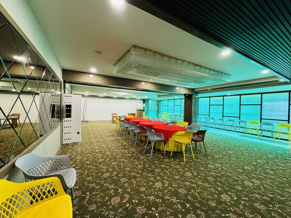 Фото Anroute Stays City Center