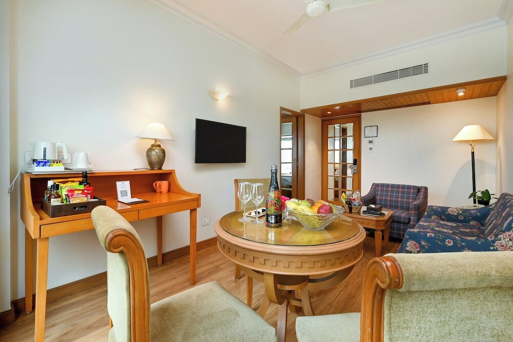 Фото Fariyas Hotel