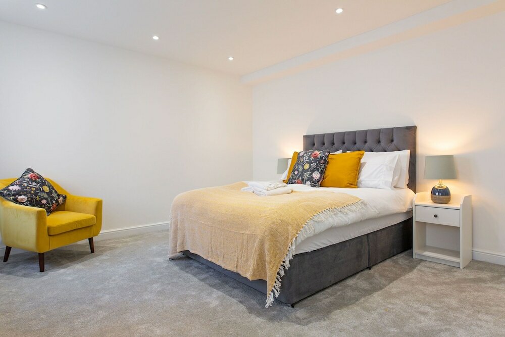 Фото Central Flats in Cardiff with Parking