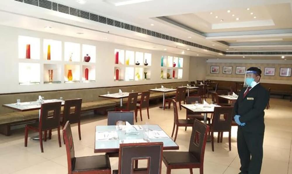 Фото Fabhotel Prime Hampshire Plaza