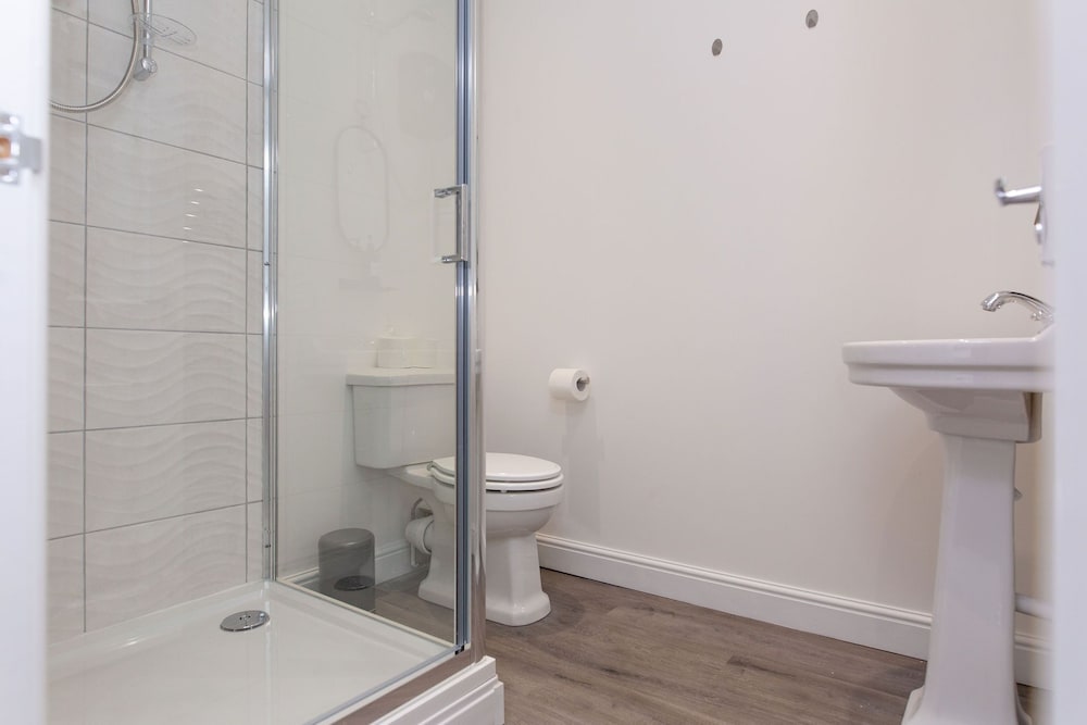 Фото Central Flats in Cardiff with Parking