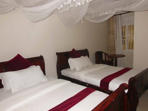 Гостиница Psalms Motel- Entebbe в Энтеббе