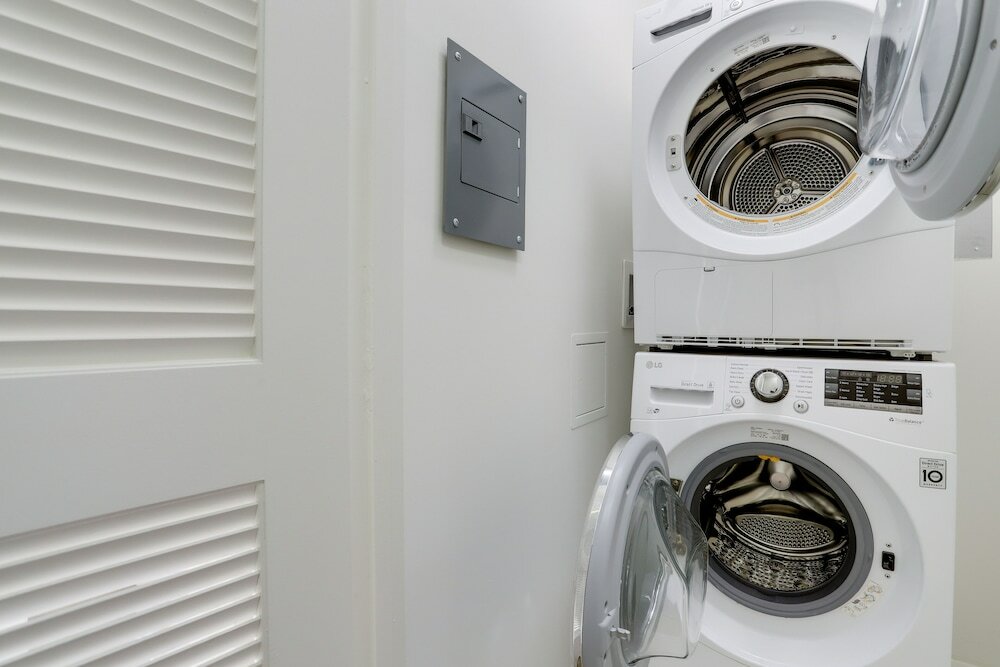 Фото Magnificent Condo Crystal City With Gym