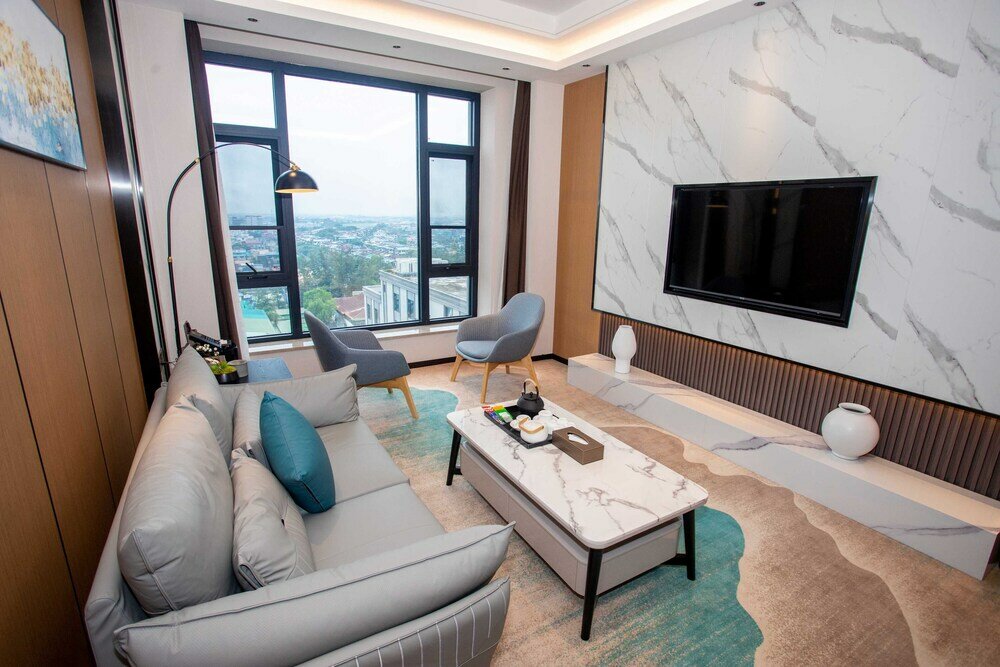 Фото LC International Hotel