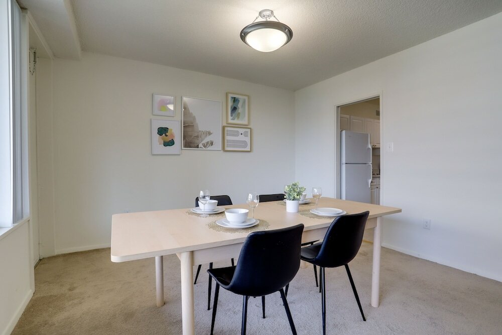 Фото Spacious Apt Crystal City With Gym