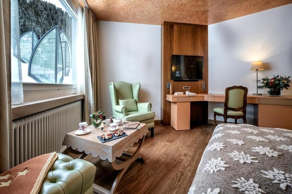 Фото Tschuggen Grand Hotel