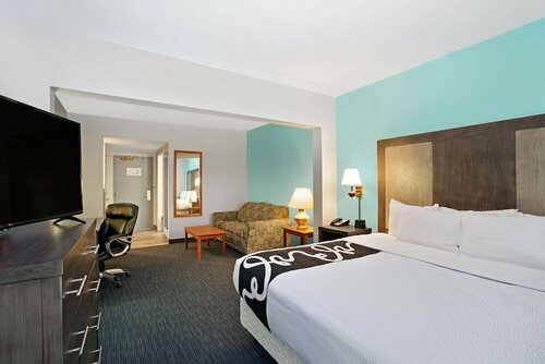 Гостиница La Quinta Inn & Suites by Wyndham Omaha Airport Downtown в Каунсил Блаффс