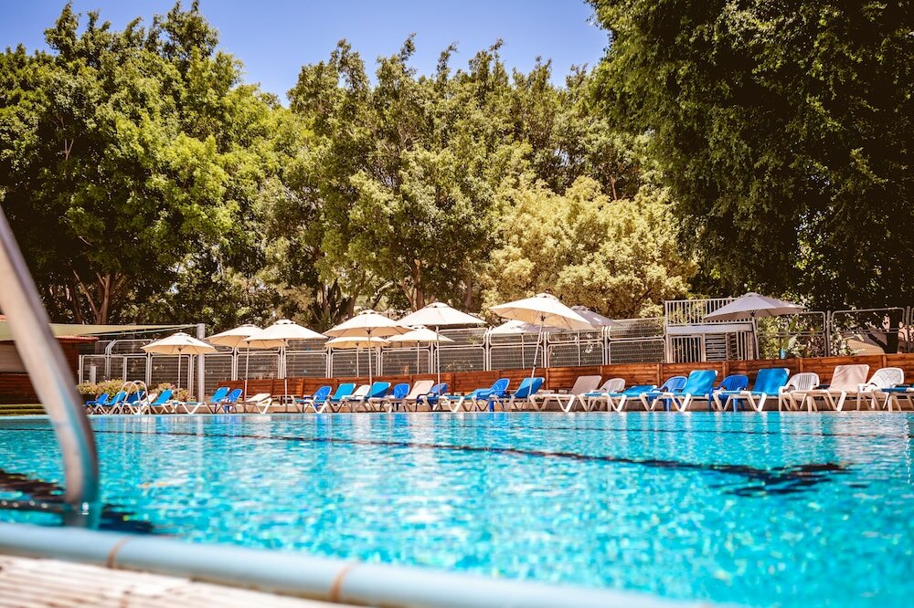 Фото Kfar Maccabiah Hotel and Suites
