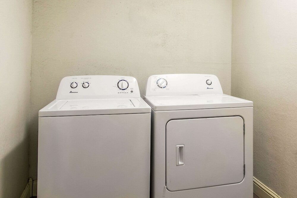 Фото Comfort Inn at Northwest Expressway