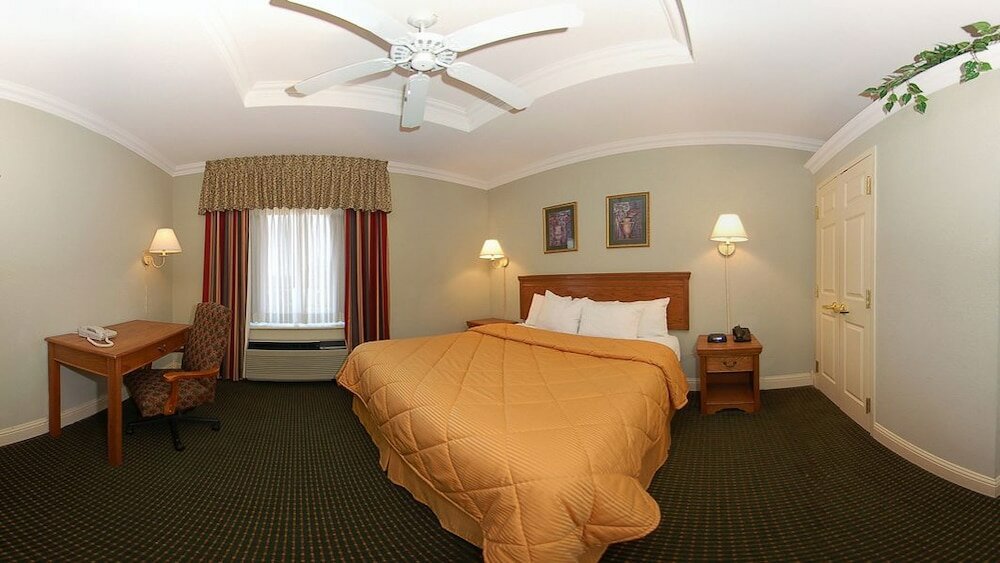 Фото Comfort Inn at Northwest Expressway