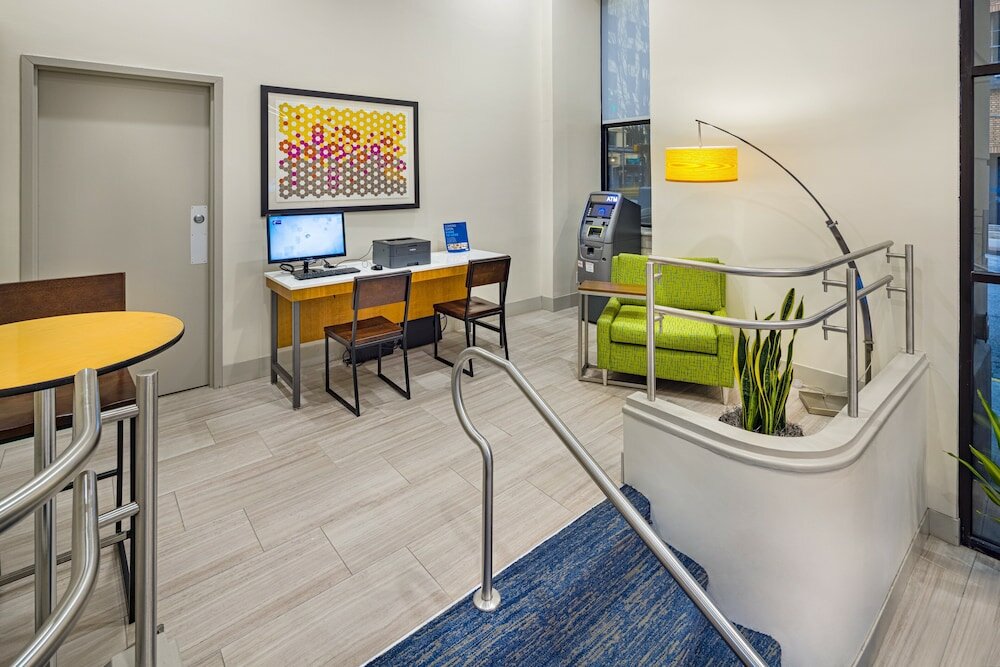 Фото Holiday Inn Express and Suites Atlanta Downtown, an Ihg Hotel