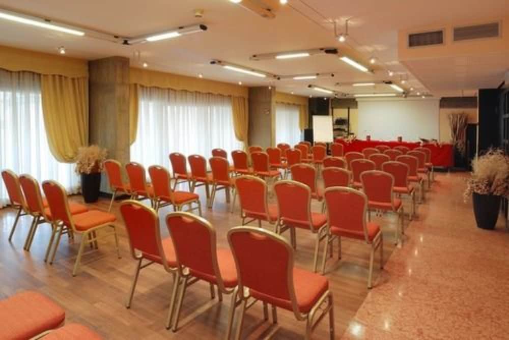 Фото Hotel Leopardi