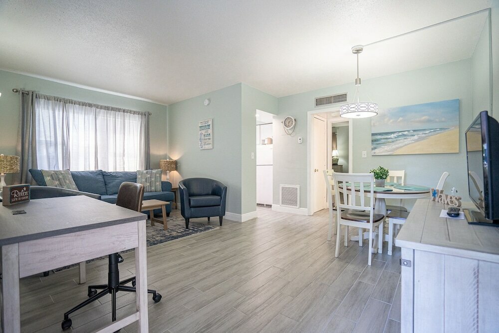 Фото Carriage House Resort Motel