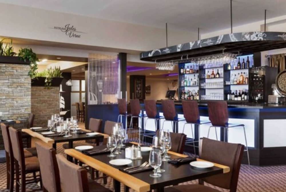 Фото Travelodge by Wyndham Hotel & Convention Centre Quebec City