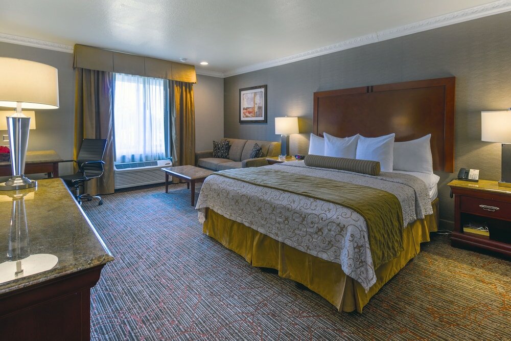 Фото Best Western Plus Newport Mesa Inn