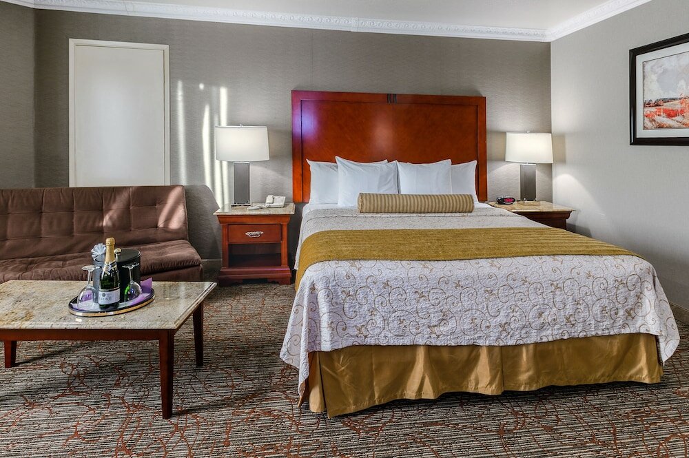 Фото Best Western Plus Newport Mesa Inn