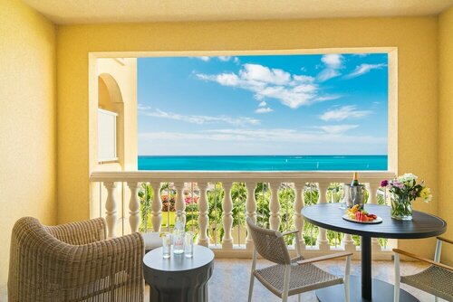 Гостиница Grace Bay Club на Тёрксе и Кайкосе