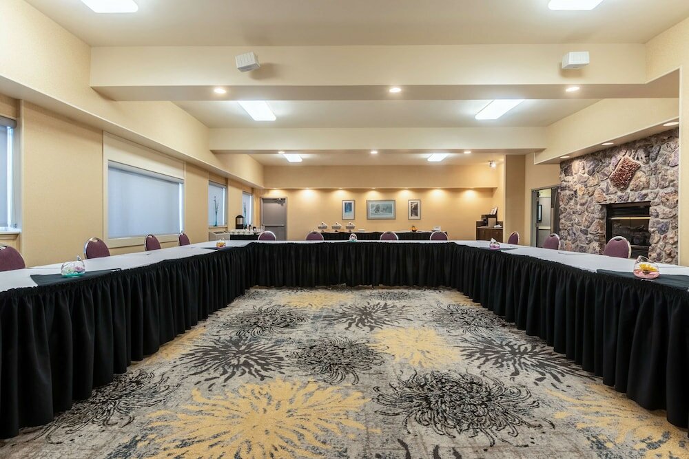 Фото Best Western Plus Nor'wester Hotel & Conference Centre