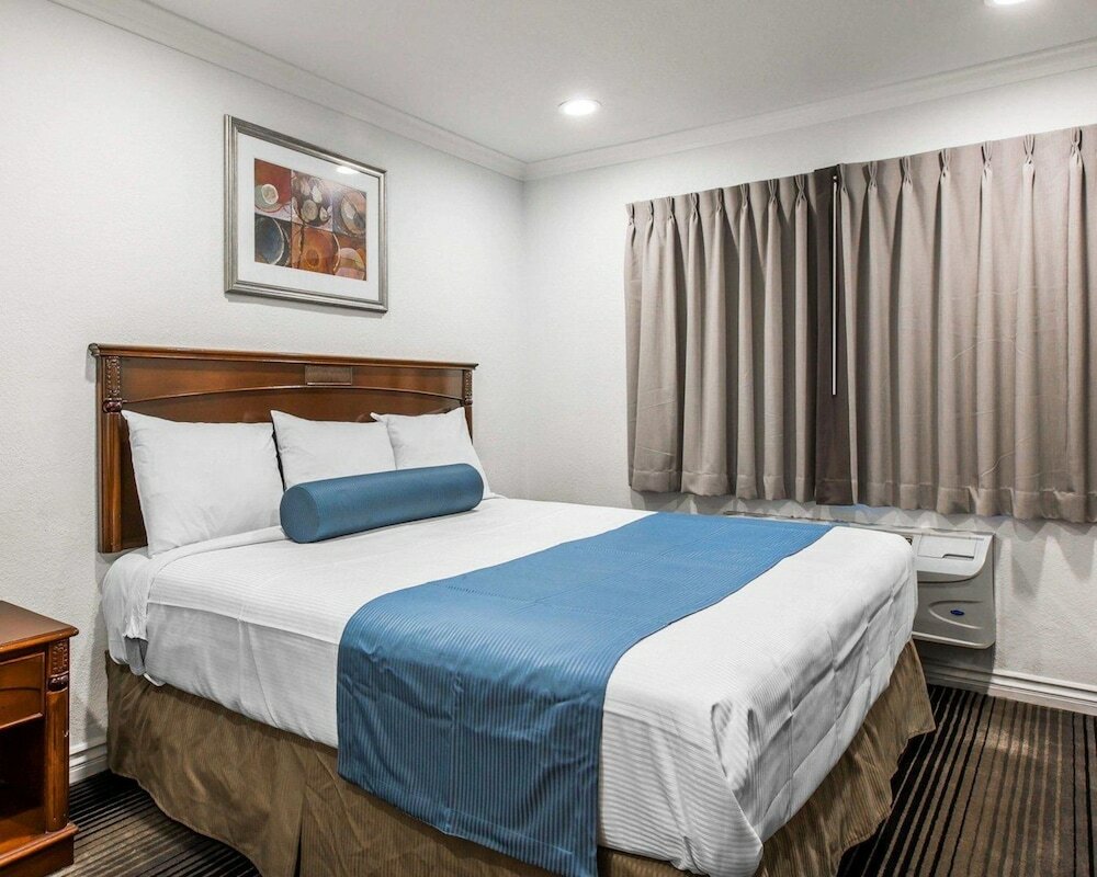 Фото Rodeway Inn & Suites Pacific Coast Highway