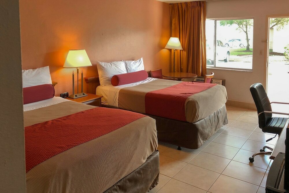 Фото Econo Lodge North