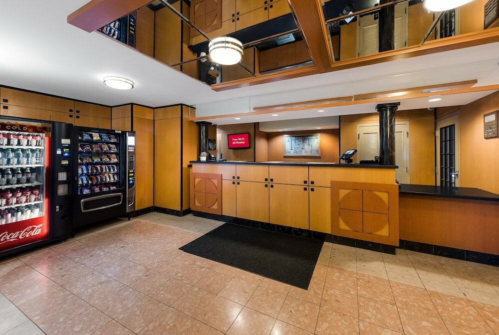 Фото Red Roof Inn Plus+ Columbus Downtown-Convention Center