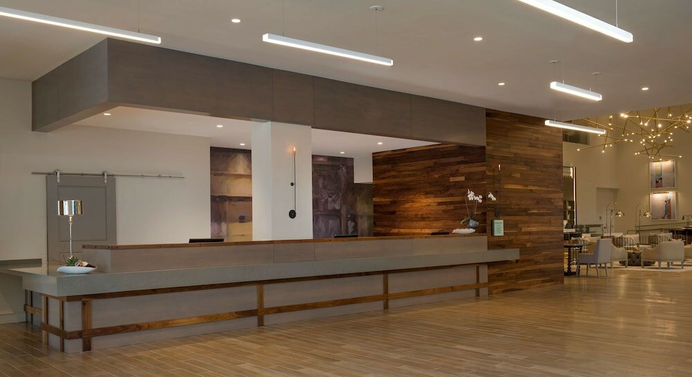 Фото DoubleTree by Hilton Hotel Dallas – Love Field