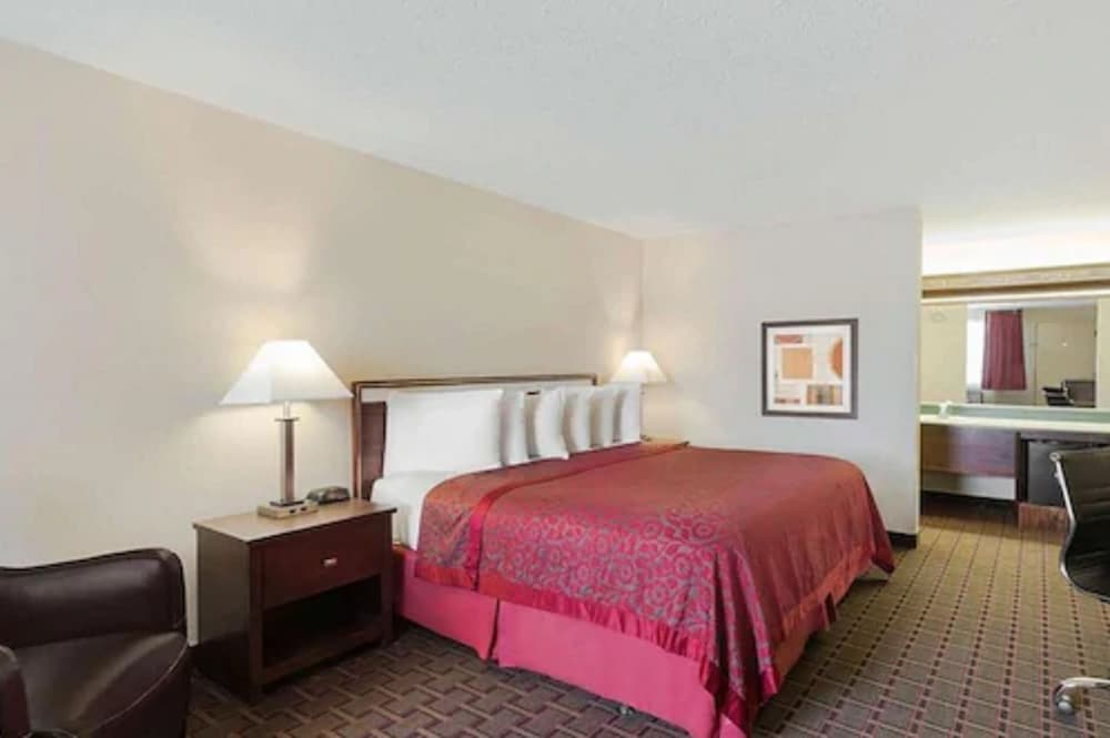 Фото Days Inn by Wyndham Auburn