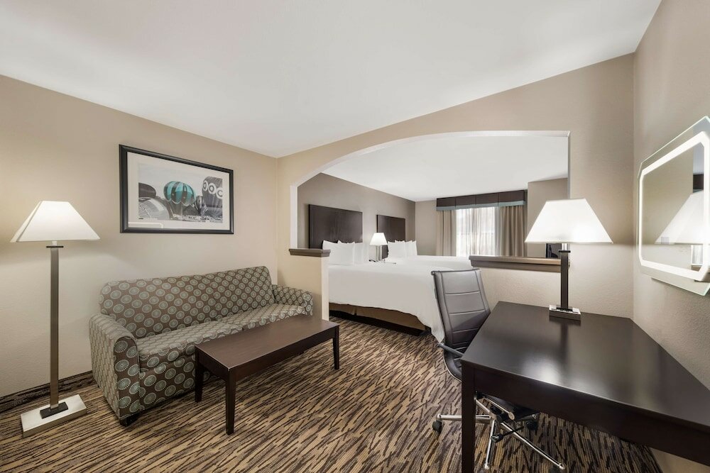 Фото SureStay Plus Hotel by Best Western Plano