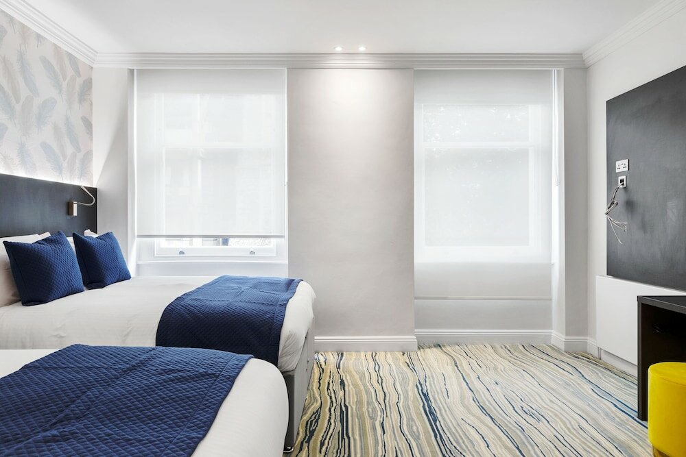 Фото Commodore Hotel