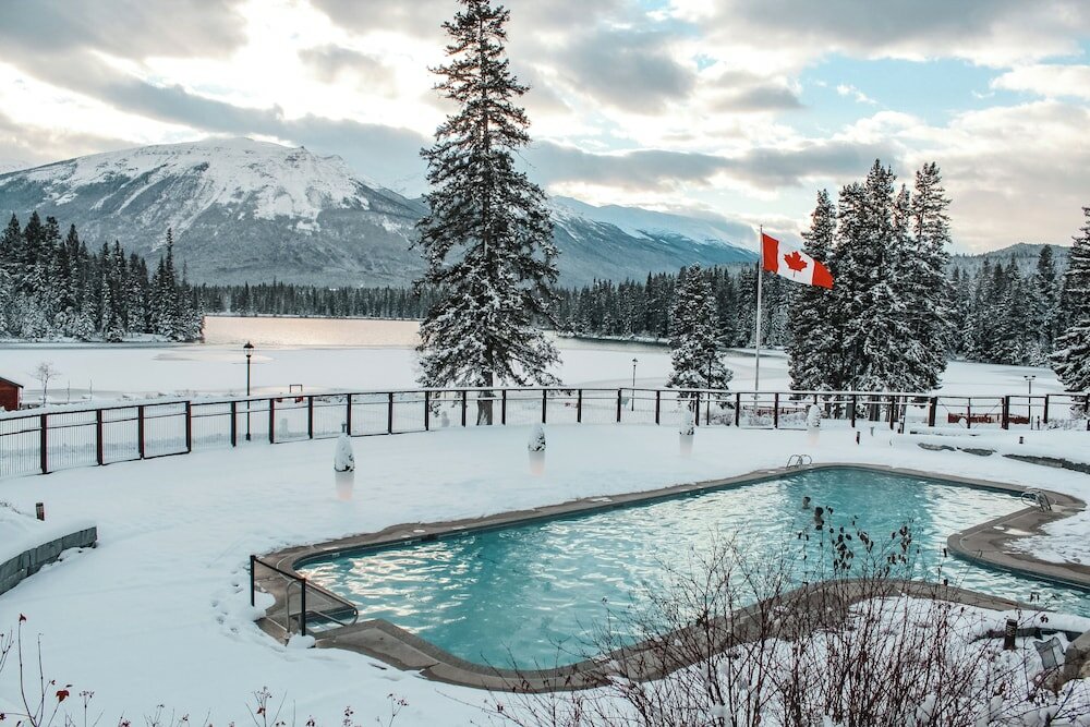 Фото Fairmont Jasper Park Lodge