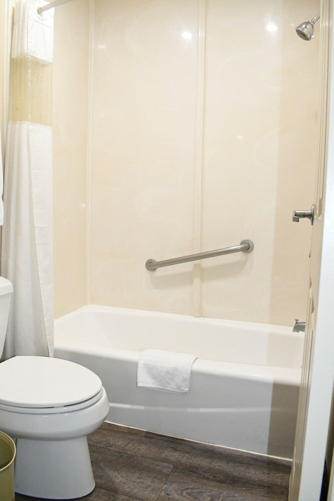 Фото Travelodge by Wyndham Long Beach Convention Center