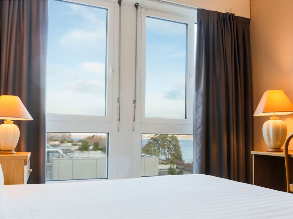 Фото Drake Longchamp