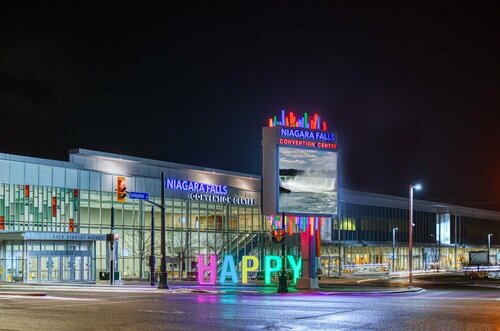 Гостиница Ramada by Wyndham Niagara Falls Near the Falls в Ниагара-Фолс