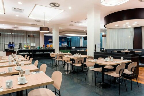 Гостиница Courtyard by Marriott Prague Airport в Праге