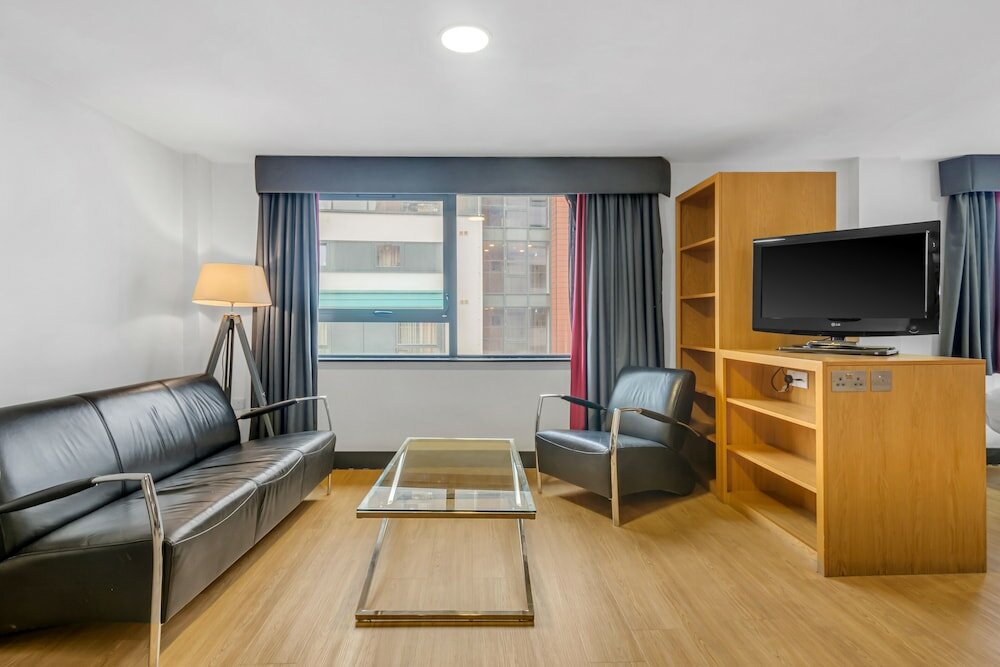 Фото Roomzzz Leeds City West