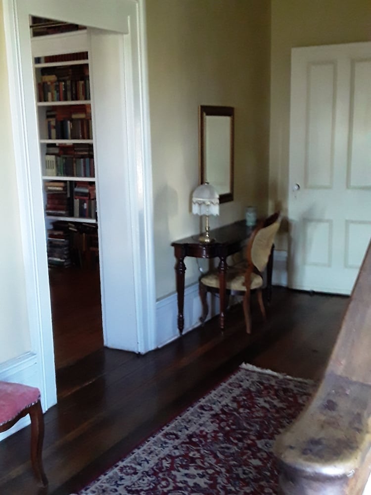 Фото Hall Place Bed and Breakfast