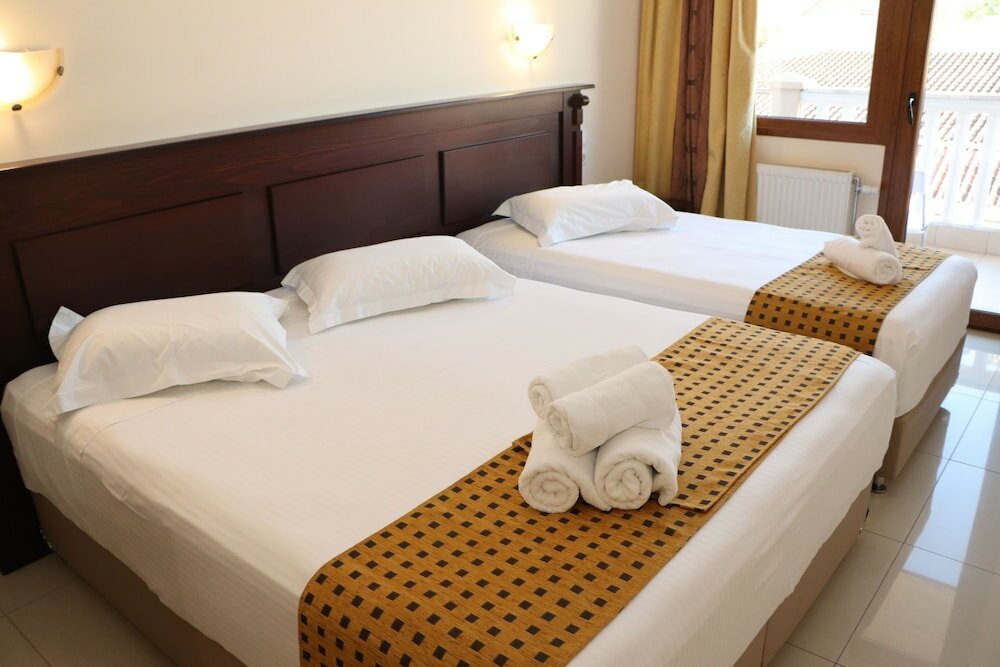 Фото Famissi Hotel