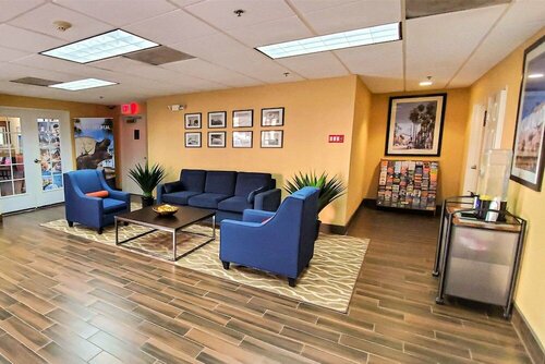 Гостиница Comfort Inn & Suites Near Universal - N. Hollywood - Burbank в Лос-Анджелесе