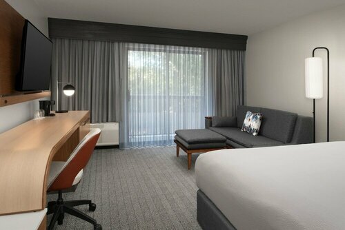 Гостиница Candlewood Suites Dothan by Ihg в Дотане