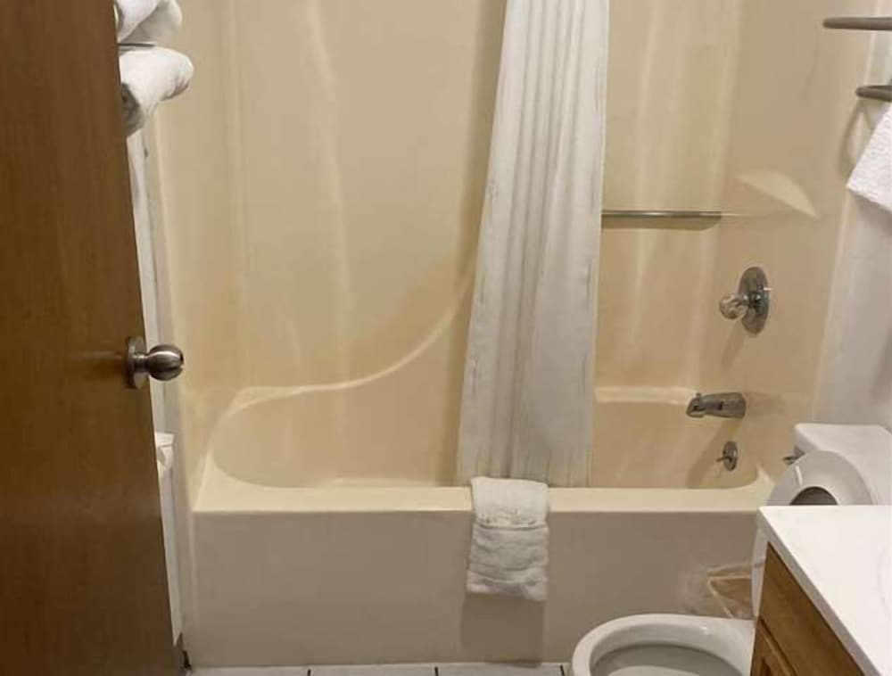 Фото Americas Best Value Inn West Frankfort