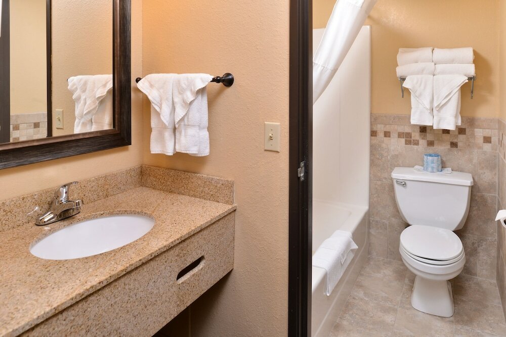 Фото AmericInn by Wyndham Bismarck