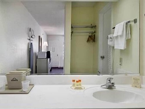 Гостиница Days Inn by Wyndham Jacksonville в Джэксонвилле