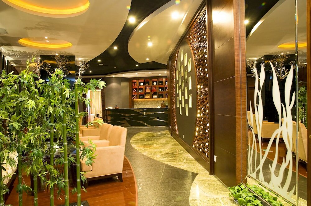 Фото The Pavilion Hotel