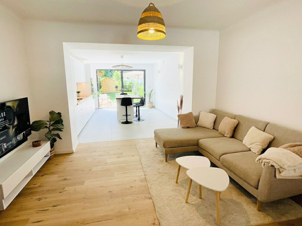 Фото Modern townhouse - Private Garden