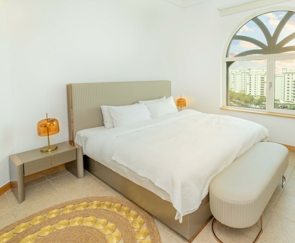 Фото Lux The Shoreline Penthouse Suite