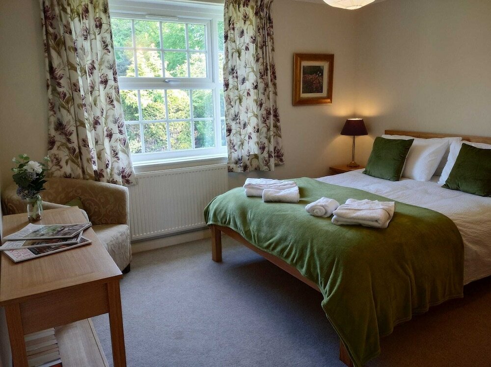 Фото Spacious 4 Bedroom House with Garden