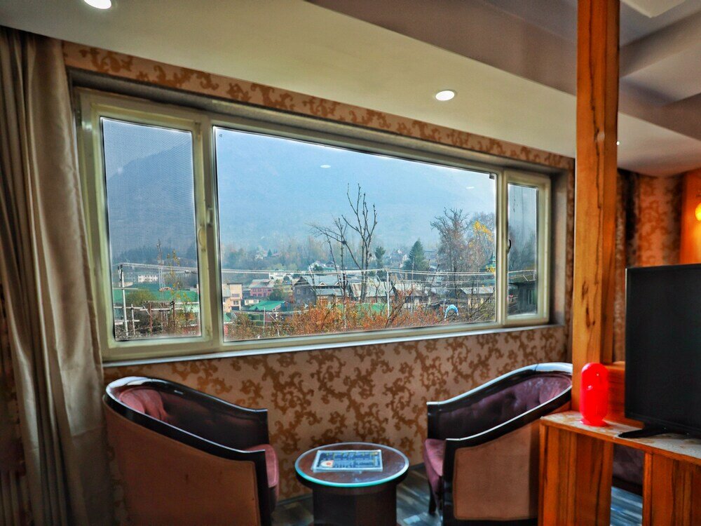 Фото Hotel The Montreal Near by Dal Lake
